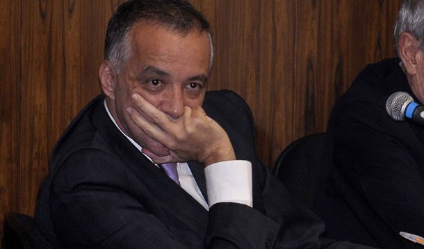 Brasilia - O Empresário envolvido com a exploração de jogos ilegais Carlos Augusto Ramos, o Carlinhos Cachoeira, acompanhado da esposa, Andressa Mendonça, durante depoimento na Comissão Parlamentar Mista de Inquérito que investiga a rede de influência do 