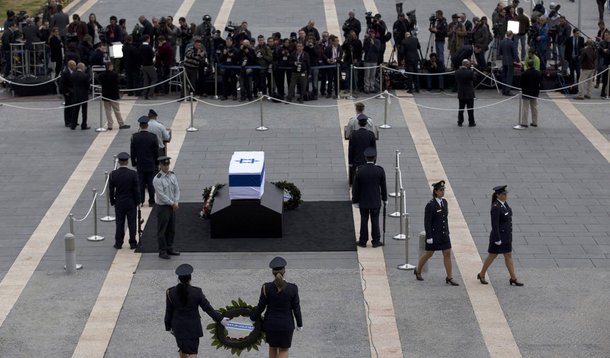 Members of the Knesset guard carry a wreath as they walk towards the flag draped coffin of former Israeli prime minister Ariel Sharon as he lies in state at the Knesset, Israel's parliament, in Jerusalem January 12, 2014. Sharon, the trailblazing warrior-
