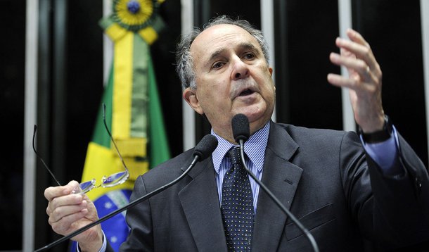 Senador Cristovam Buarque (PDT-DF) defende a aprovação de emenda substitutiva de sua autoria ao projeto do Plano Nacional de Educação (PNE) 