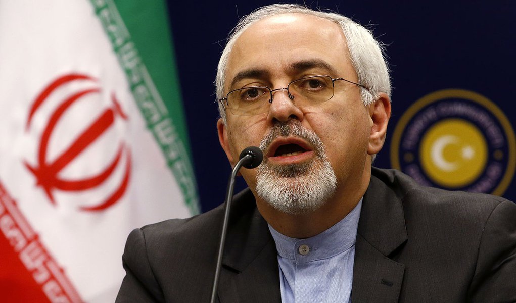 Iranian Foreign Minister Mohammad Javad Zarif addresses the media during a news conference in Ankara November 1, 2013. Turkey and Iran said on Friday they had common concerns about the increasingly sectarian nature of Syria's civil war, signalling a thaw 