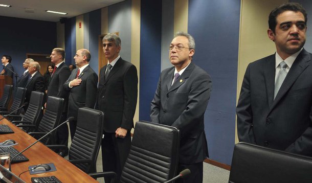 Brasília - O presidente do CNJ e do Supremo Tribunal Federal, ministro Cezar Peluso, durante sessão solene do Conselho Nacional de Justiça (CNJ), em homenagem aos 12 conselheiros que tomaram posse neste mês de agosto, para o mandato de dois anos