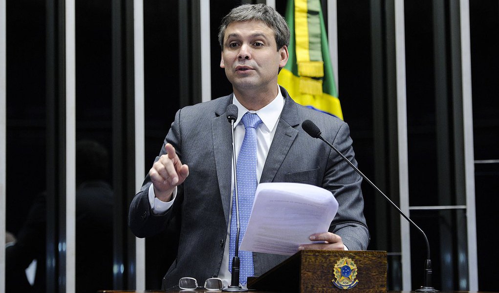 Senador Lindbergh Farias (PT-RJ) quer que Brasil lidere debate sobre direitos humanos e privacidade