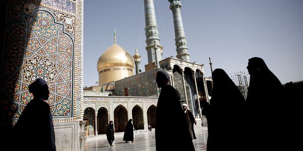 TO GO WITH AFP STORY BY FARHAD POULADI
Pilgrims and clergymen walk across the courtyard of the Massoumeh holy shrine in the religious Shiite Muslim city of Qom, some 130 kilometres south of the capital, on June 9, 2013. Iran's powerful bazaar merchants a