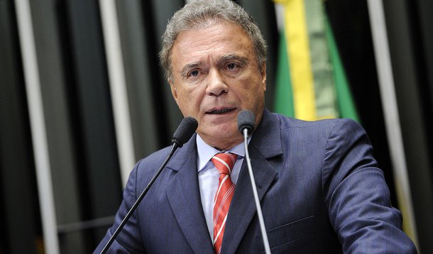 Senador Alvaro Dias (PSDB-PR) afirma que parlamentares do PT contam com a falta de memória do povo quando afirmam que o partido salvou o Plano Real