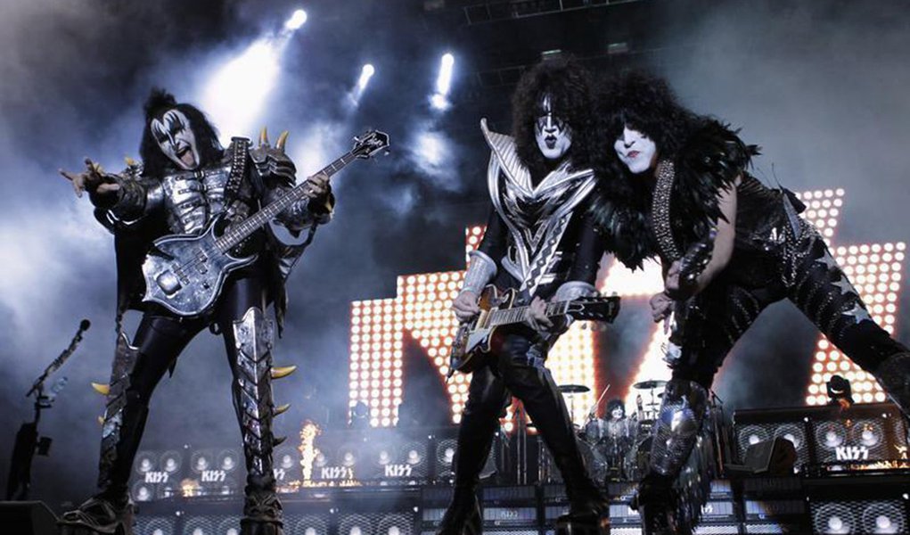 Banda de rock Kiss durante apresentação no Jockey Club de Assunção, no Paraguai. Nirvana, Kiss e outros quatro nomes foram anunciados nesta terça-feira como os novos integrantes do Hall da Fama do Rock and Roll. 12/11/2012. REUTERS/Jorge Adorno