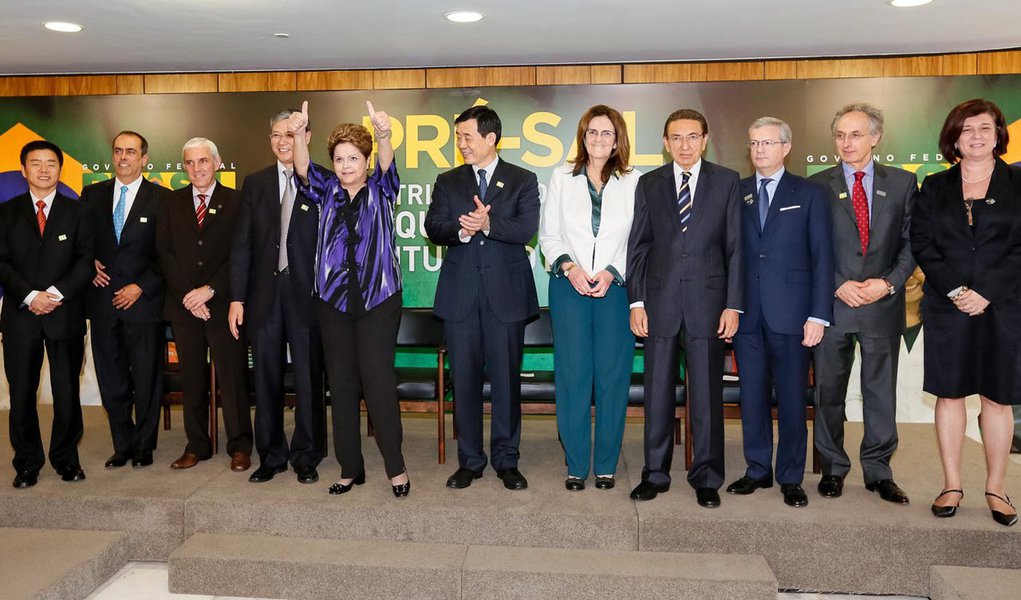 Presidenta Dilma Rousseff durante cerimônia com participantes da IV Conferência Nacional Infantojuvenil pelo Meio Ambiente - IV CNIJMA. (Brasília - DF, 02/12/2013)