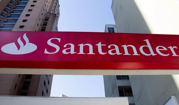  SÃO PAULO, SP, 26.07.2012:   SANTANDER BRASIL   - O Santander Brasil registrou uma queda de 5,5% no lucro do segundo trimestre em relação ao do mesmo período do ano passado, para R$ 1,46 bilhão. No semestre, o lucro ficou em R$ 3,2 bilhões, 4,3% menor qu