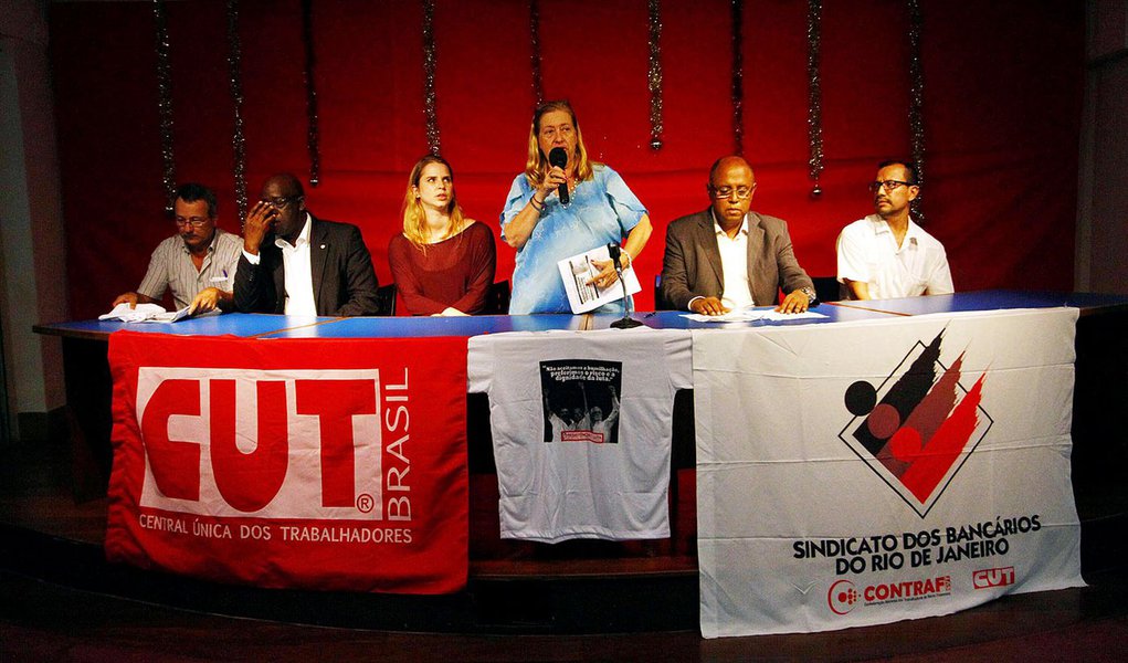 RIO DE JANEIRO,RJ,19.12.2013:ATO/ANULAÇÃO DA AÇÃO PENAL 470/SINDICATO DOS BANCÁRIOS - Ato pela anulação da Ação Penal 470, no Sindicato dos Bancários, em protesto contra violações dos presos “Políticos” a mando do Supremo Tribunal Federal (STF), no Rio de