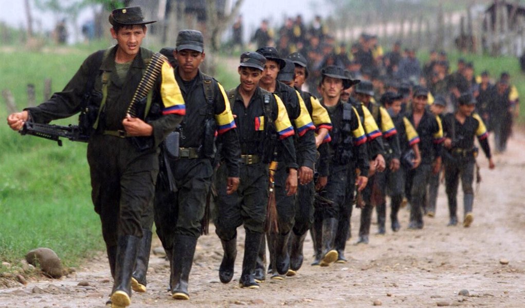 30/07/2010 Columna guerrillera de las FARC.

El exmagistrado y actual asesor del Tribunal Penal Internacional de La Haya Baltasar Garzón ha considerado imprescindible para lograr la Paz en Colombia que haya "una declaración de culpabilidad" contra las F