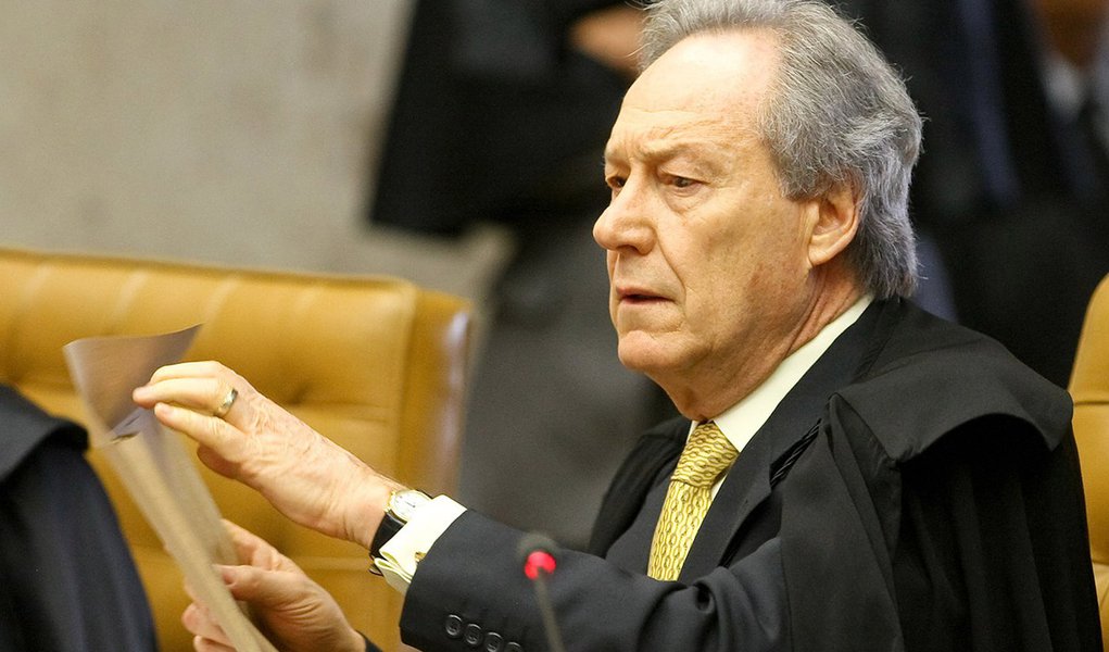 BRASÍLIA, DF, 05.09.2013: STF/MENSALÃO/DF - Ricardo Lewandowski   -  Sessão do STF  (Supremo Tribunal Federal), nesta quinta-feira (5), referente ao julgamento dos embargos de declaração dos condenados na Ação Penal 470 (Mensalão), em Brasília.   (Foto: P