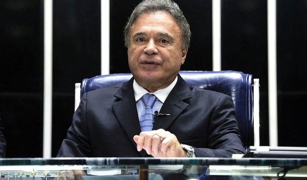 Senador Alvaro Dias (PSDB-PR) conduz sessão não deliberativa