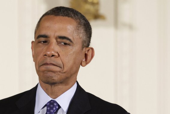 U.S. President Barack Obama speaks during a Medal of Honor ceremony in the East Room of the White House in Washington, October 15, 2013. REUTERS/Yuri Gripas   (UNITED STATES - Tags: POLITICS MILITARY HEADSHOT)