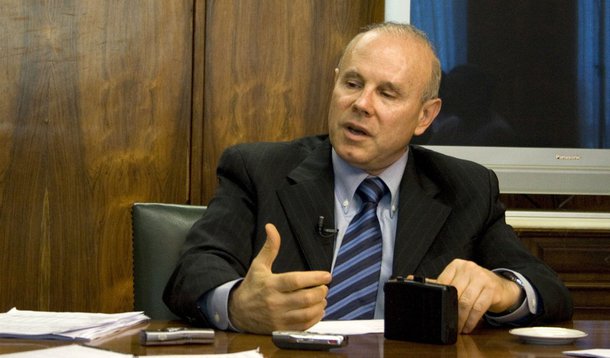 Guido Mantega, ministro da Fazenda, concede entrevista à jornalistas do Zero hora, sobre a inflação.