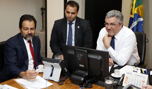 Brasilia / DF - 29/08/2013  - Governador Agnelo Queiroz durante Audiência com Excelentíssimo Senhor Ministro Alexandre Padilha - Ministro da Saúde
Local: Esplanada dos Ministérios, Bloco G, 5º andar- Gabinete do Governador
Pauta: Hospital do Transplante