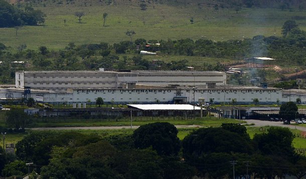 Brasilia - Condenados  da Ação Penal 470, trazidos  pelo avião da Polícia Federal (PF), foram levados para o complexo penitenciário da Papuda, no Distrito Federal