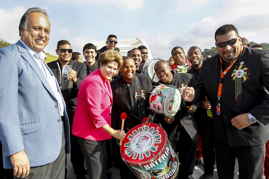 Duque de Caxias - RJ, 01/07/2014. Presidenta Dilma Rousseff durante abertura ao tráfego do Arco Metropolitano do Rio de Janeiro, assinatura de contrato de financiamento para abastecimento de água na Baixada Fluminense e anúncio de novos investimentos. Fot
