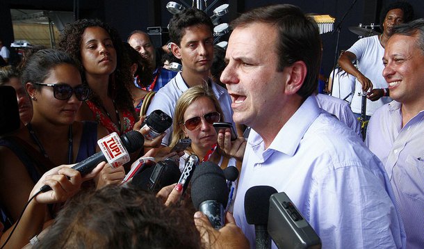 RIO DE JANEIRO,RJ,30.12.2013:EDUARDO PAES/PALCO RÉVEILLON/COPACABANA - O prefeito do Rio de Janeiro, Eduardo Paes visita a estrutura do palco principal para a festa do Réveillon 2014, na praia de Copacabana, no Rio de Janeiro (RJ), na manhã desta segunda-