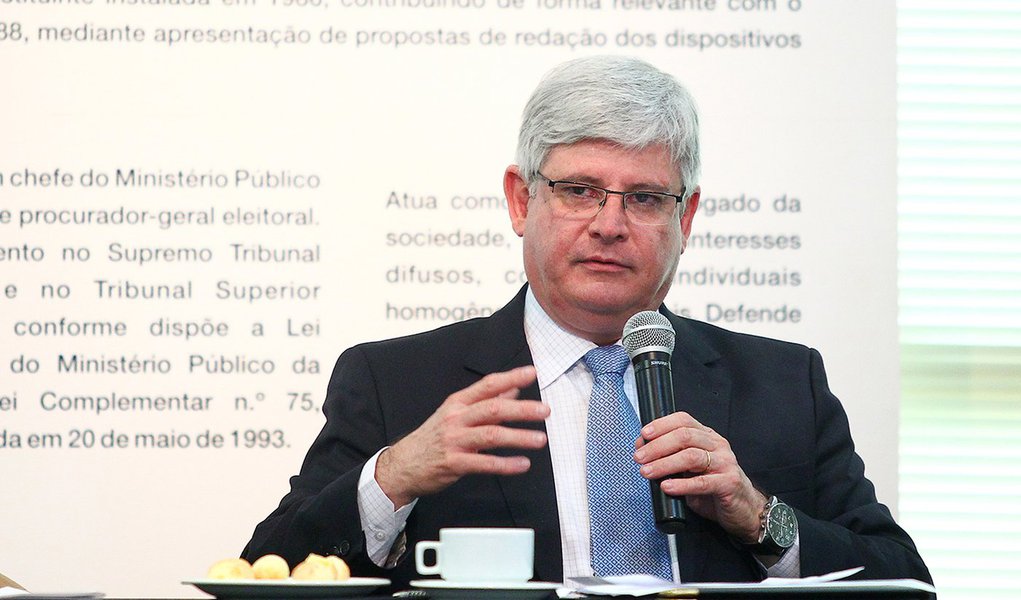 BRASÍLIA, DF - 18.12.2013: JANOT/BALANÇO/PGR/DF - O procurador-geral da República, Rodrigo Janot, conversa com jornalistas e faz um balanço sobre o ano na Procuradoria. (Foto: Pedro Ladeira/Folhapress)