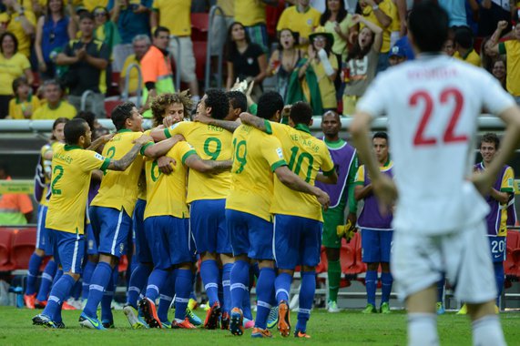 Brasil vence a primeira na Copa das Confederações