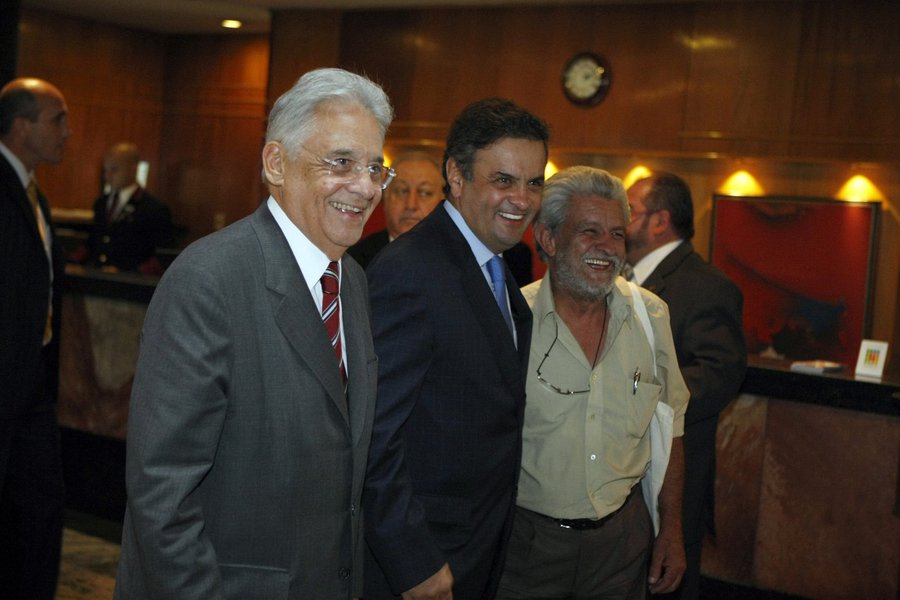 FHC avisa: chegou da Europa para eleger Aécio