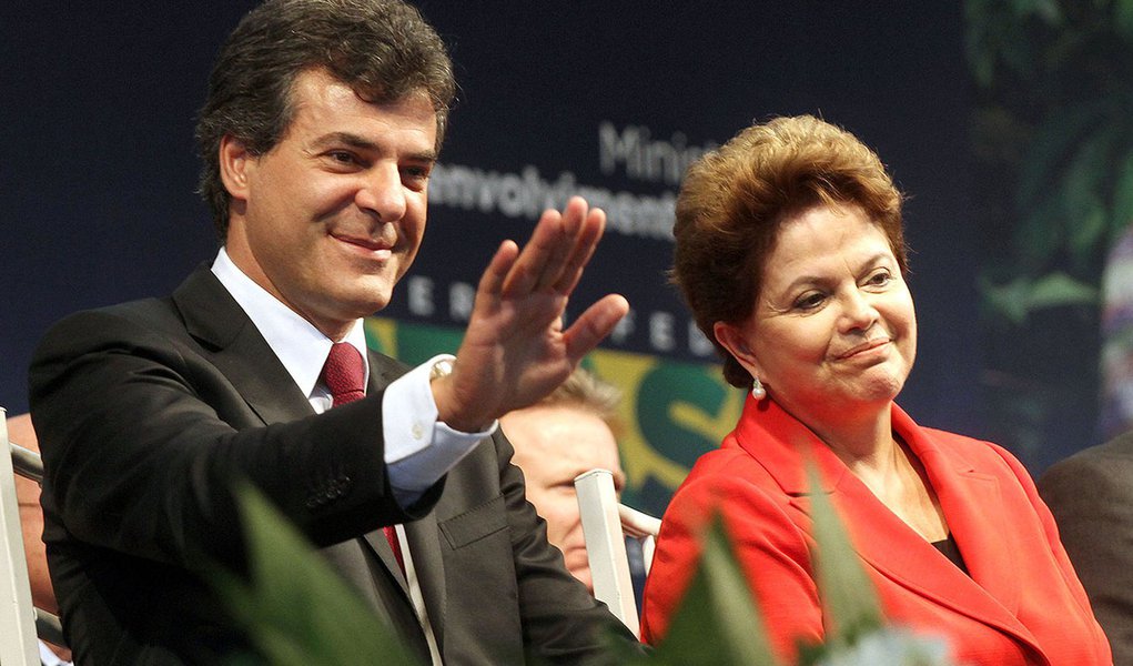 Gov. Beto Richa participa com a Presidente Dilma Rousseff, com a Ministra da Casa Civil Gleisy Hoffman e demais autoridades, do lançamento do Plano Safra para Agricultura Familiar 2011/2012, na cidade de Francisco Beltrão.
Francisco Beltrão, 12/07/2011
