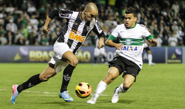Coritiba estreia com 2 a 1 de virada no Galo em Minas