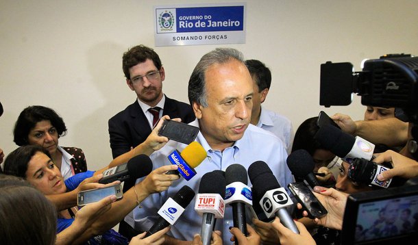 22-05-2014; Rio de Janeiro; Governador Luiz Fernando Pezão em entrevista no Palácio Guanabara; Foto: Shana Reis