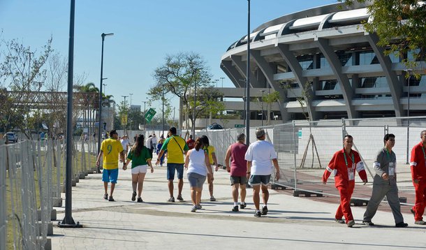 Torcida volta ao Maracanã após três anos de reforma