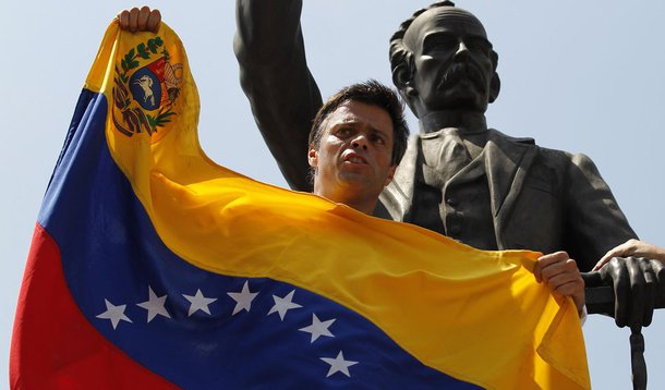 Venezuelan opposition leader Leopoldo Lopez speaks to supporters before handing himself over in Caracas February 18, 2014. Lopez, wanted on charges of fomenting deadly violence, handed himself over to security forces on Tuesday, Reuters witnesses said. Lo