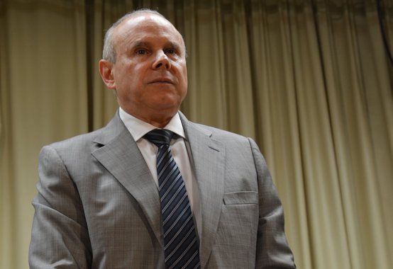 Dólar volta a subir; para Mantega, mercado exagera