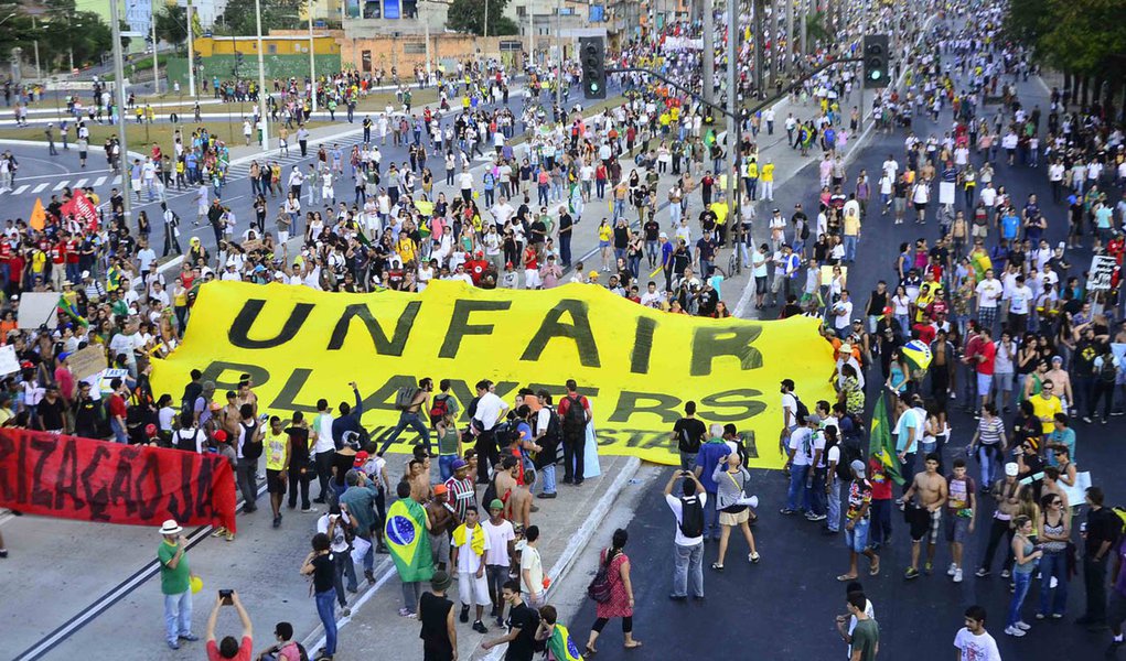 Polícia prende 24 em manifestação em BH
