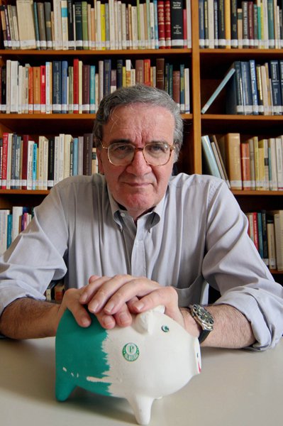 Colunista aposta em Beluzzo no lugar de Mantega