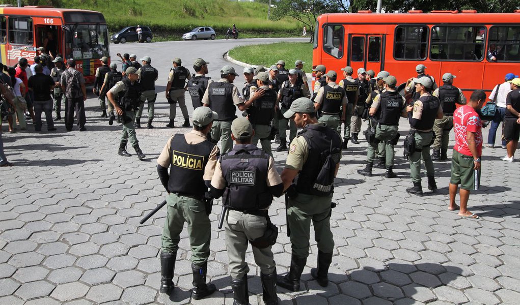 Governo endurece contra greve de ônibus no Recife