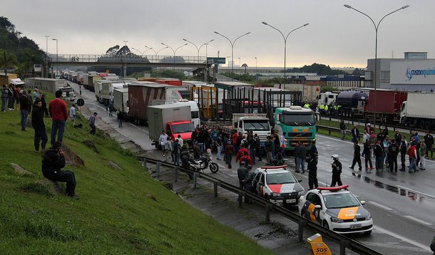 Protesto interdita rodovia Castello Branco e Rodoanel