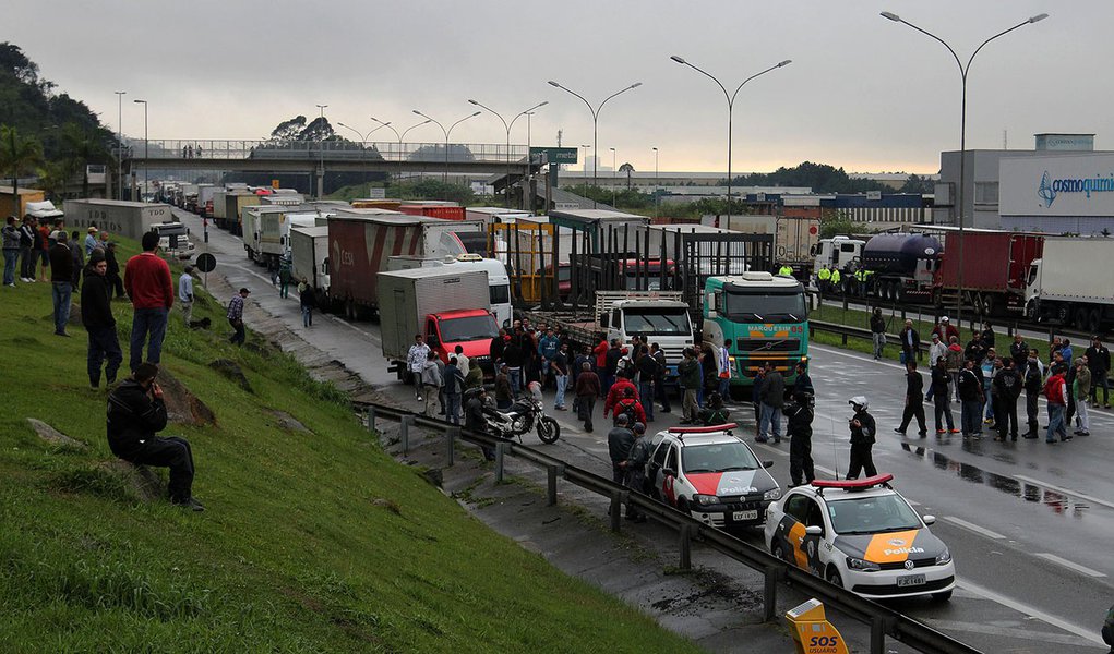 Protesto interdita rodovia Castello Branco e Rodoanel