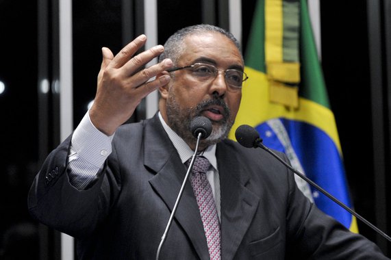 Paim fala em lei contra homofobia ainda em 2013
