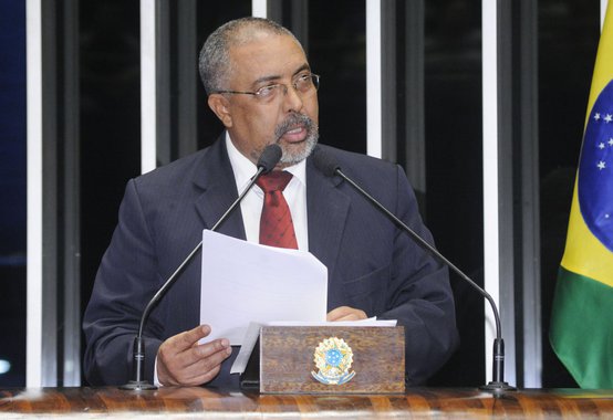 Paim defende greve promovida pelas centrais