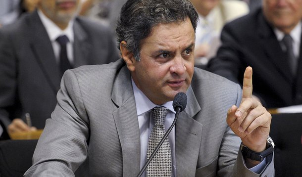 Aécio foca, de novo, na educação