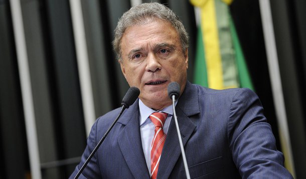 Senador Alvaro Dias (PSDB-PR) afirma que parlamentares do PT contam com a falta de memória do povo quando afirmam que o partido salvou o Plano Real