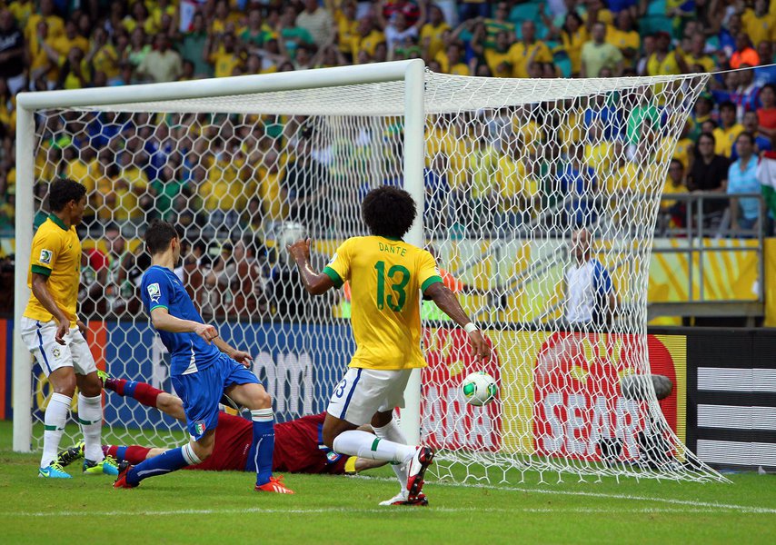 Brasil vence Itália por 4 a 2 na Arena Fonte Nova