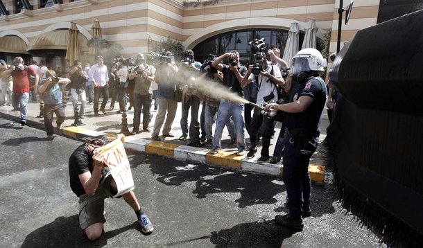 Premiê turco acusa oposição pelos prostestos