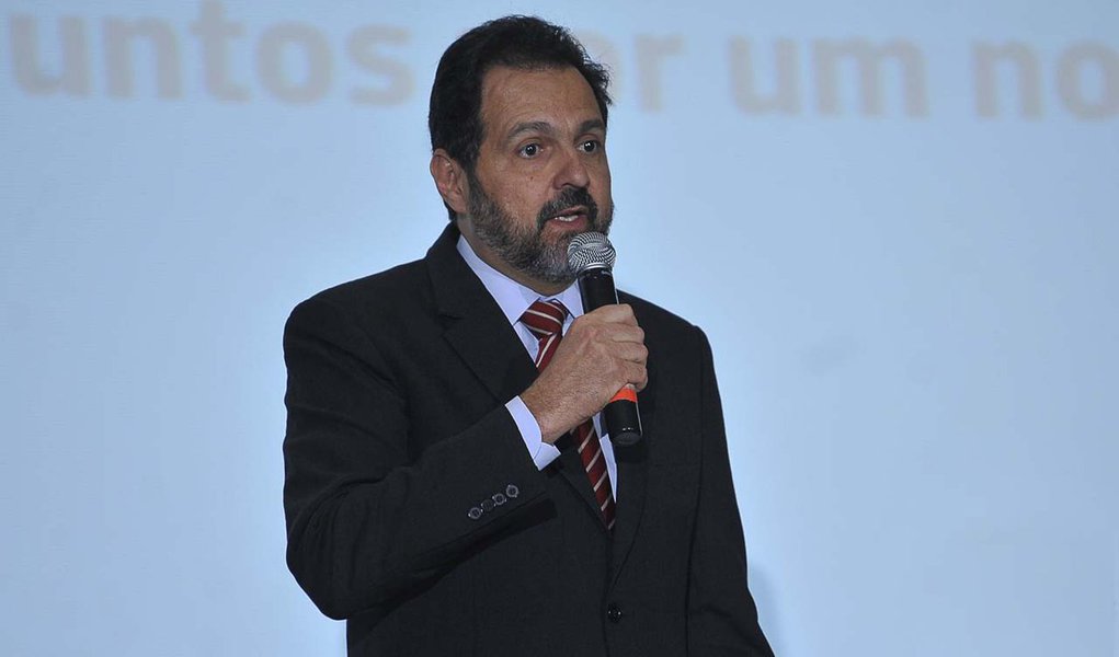 Brasília - O governador do Distrito Federal, Agnelo Queiroz, confirmou sua ida à Comissão Parlamentar Mista de Inquérito (CPMI) do Cachoeira. Segundo Agnelo, esta é uma oportunidade para esclarecer os fatos de que é acusado. O governado empossou, durante 