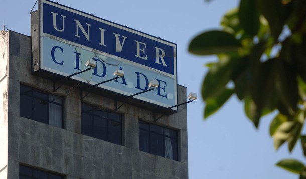 RIO DE JANEIRO,RJ,14.01.2014:UNIVERCIDADE/FECHAMENTO/MEC - Fachada do Centro Universitário da Cidade (UniverCidade), em Ipanema, no Rio de Janeiro (RJ), na manhã desta terça-feira (14). Alunos que foram ao local hoje a procura de informações encontram os 