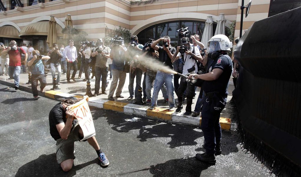 Premiê turco acusa oposição pelos prostestos