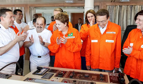 Dilma diz para povo "não acreditar em boatos"