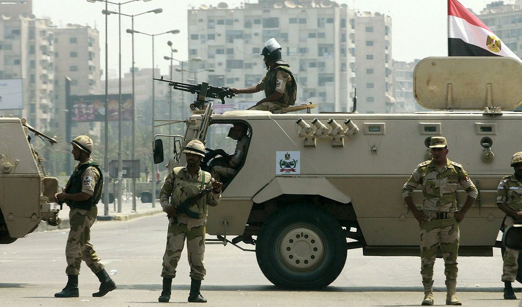 Árabes dão US$ 8 bi ao Exército do Egito