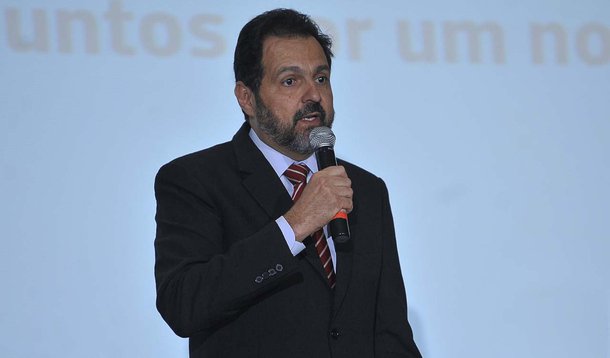 Brasília - O governador do Distrito Federal, Agnelo Queiroz, confirmou sua ida à Comissão Parlamentar Mista de Inquérito (CPMI) do Cachoeira. Segundo Agnelo, esta é uma oportunidade para esclarecer os fatos de que é acusado. O governado empossou, durante 