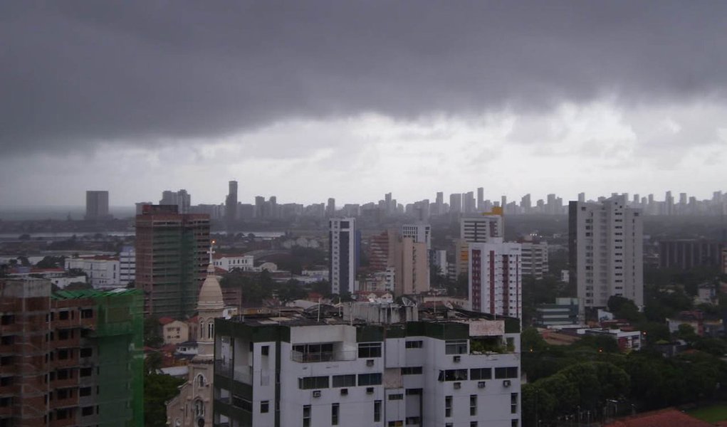 Chuvas voltam a deixar a RMR em alerta