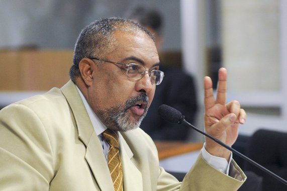 Paim elogia projeto de Alvaro Dias para deficientes visuais