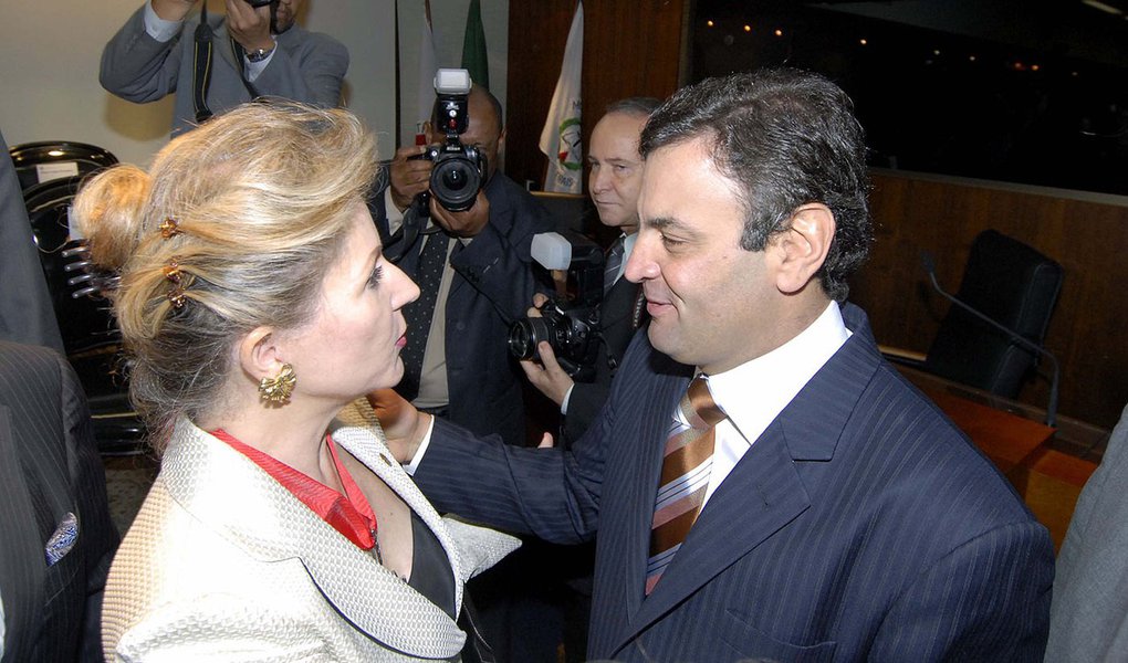 O governador Aécio Neves participou, nesta sexta-feira (11/09), em Belo Horizonte, das comemorações do Dia do Ministério Público, na sede do Ministério Público de Minas Gerais. Entre os homenageados com a Medalha do Mérito Promotor de Justiça José Lins do